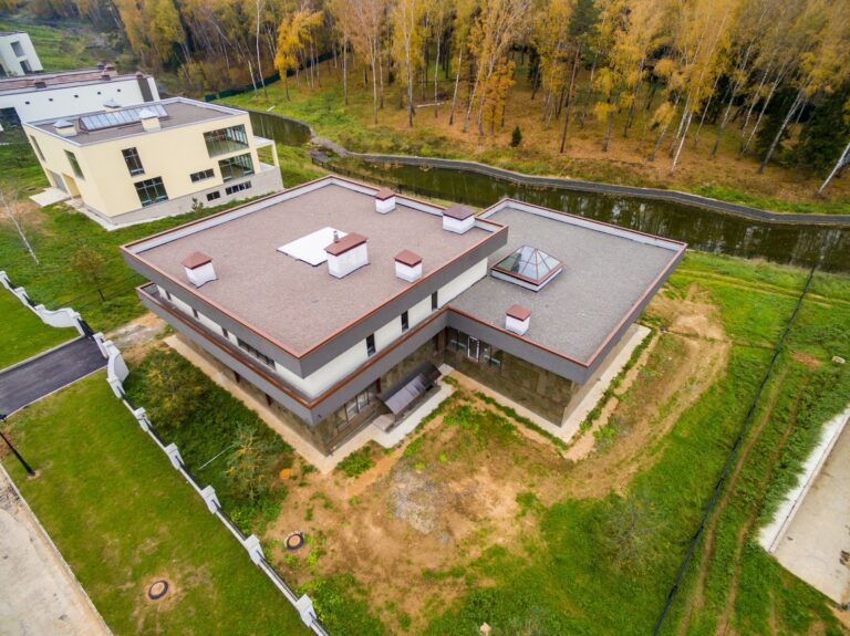 Flat Roofing Systems for Commercial Buildings